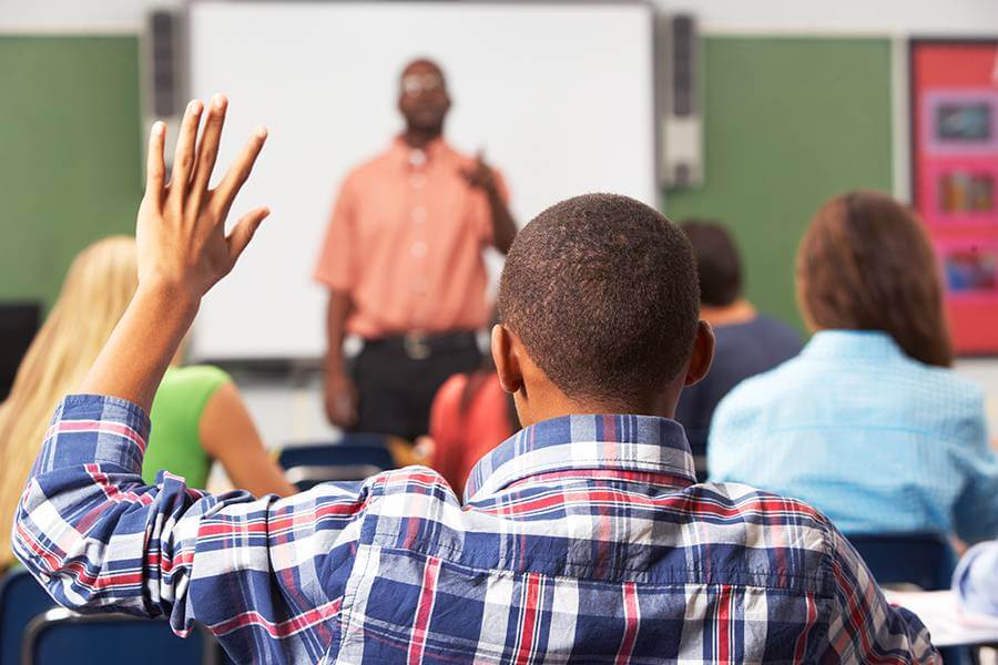 A falta de professores pretos na universidades brasileiras: consequências de uma estrutura educacional excludente