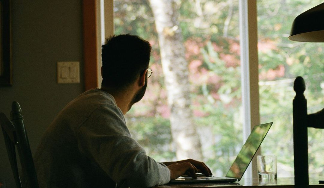 Como o trabalho remoto está impactando profissionais e o mercado de trabalho